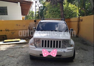 Jeep Cherokee Classic Auto. 4x4 usado (2008) color Blanco precio u$s6.900