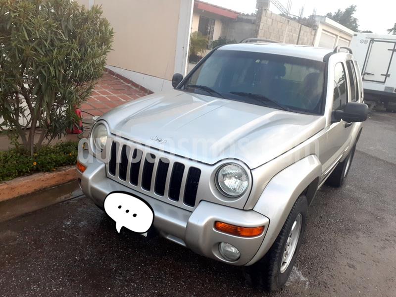 Jeep Cherokee Limited 4x2 usado (2004) color Gris precio BoF4.000.000