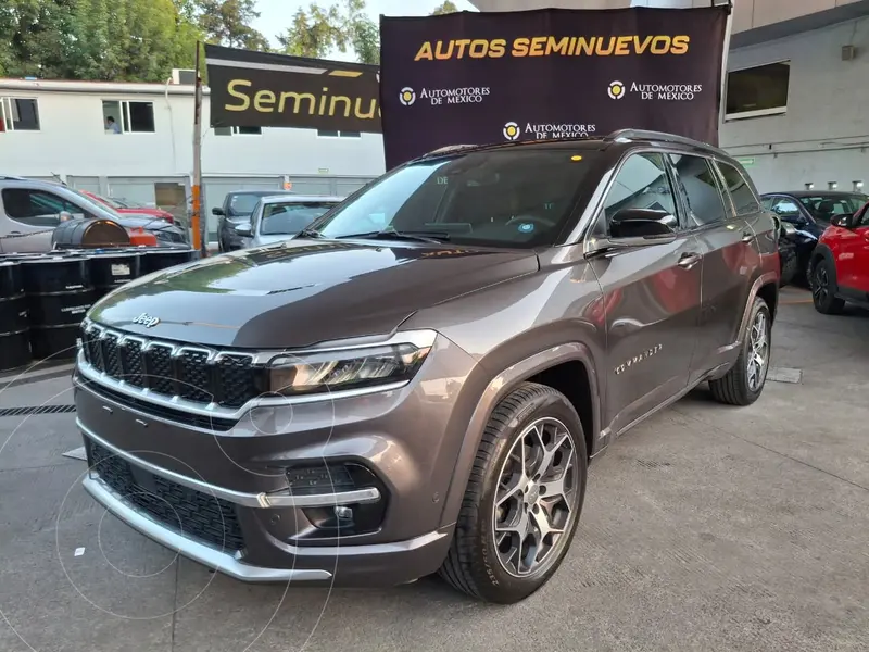Foto Jeep Commander Overland usado (2025) color Gris precio $590,000