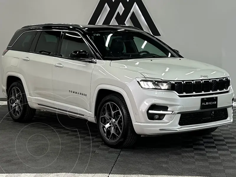 Foto Jeep Commander Overland usado (2025) color Blanco precio $569,999