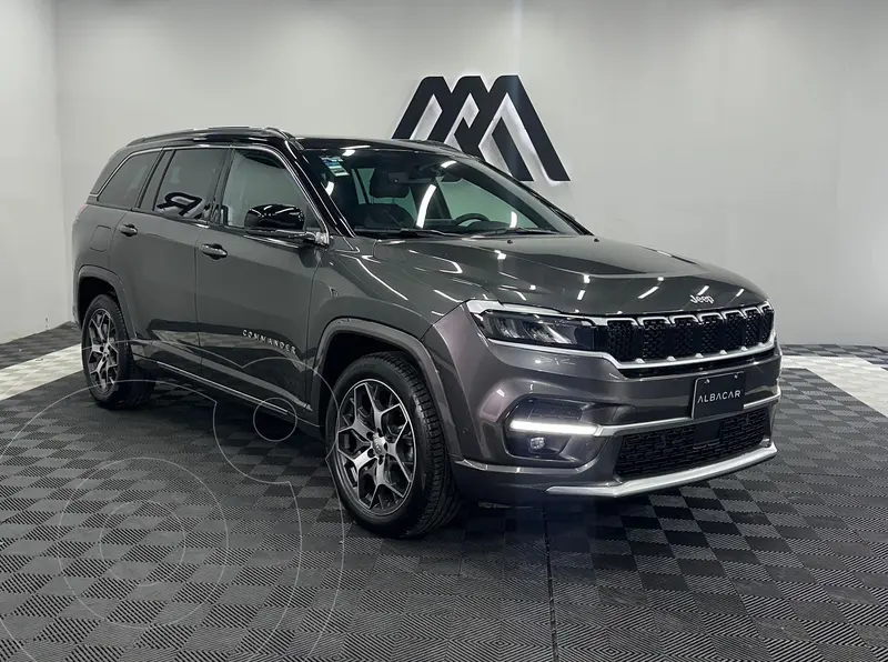 Foto Jeep Commander Overland usado (2025) color Gris precio $599,999