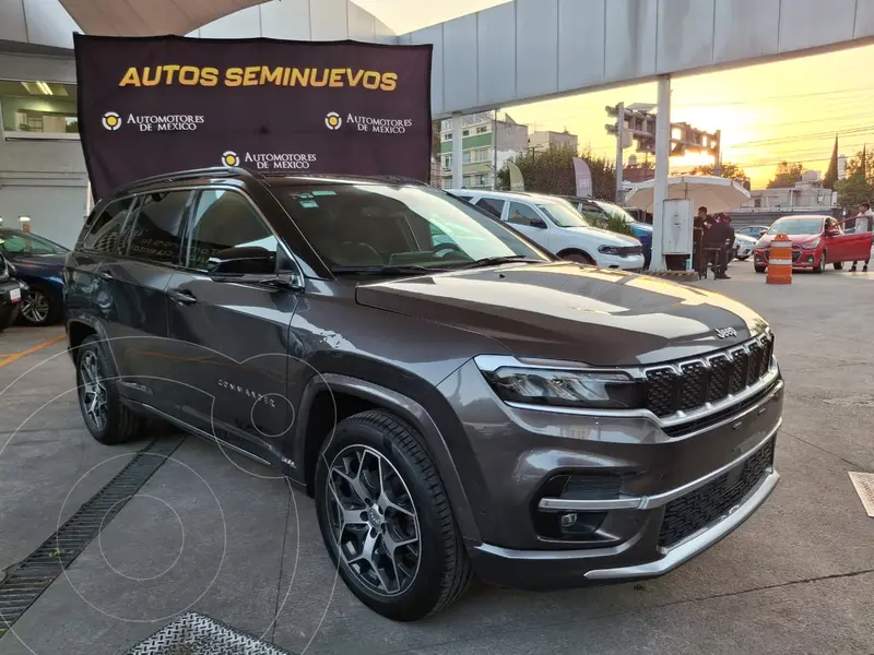 Foto Jeep Commander Overland usado (2025) color Gris financiado en mensualidades(enganche $125,358 mensualidades desde $14,568)