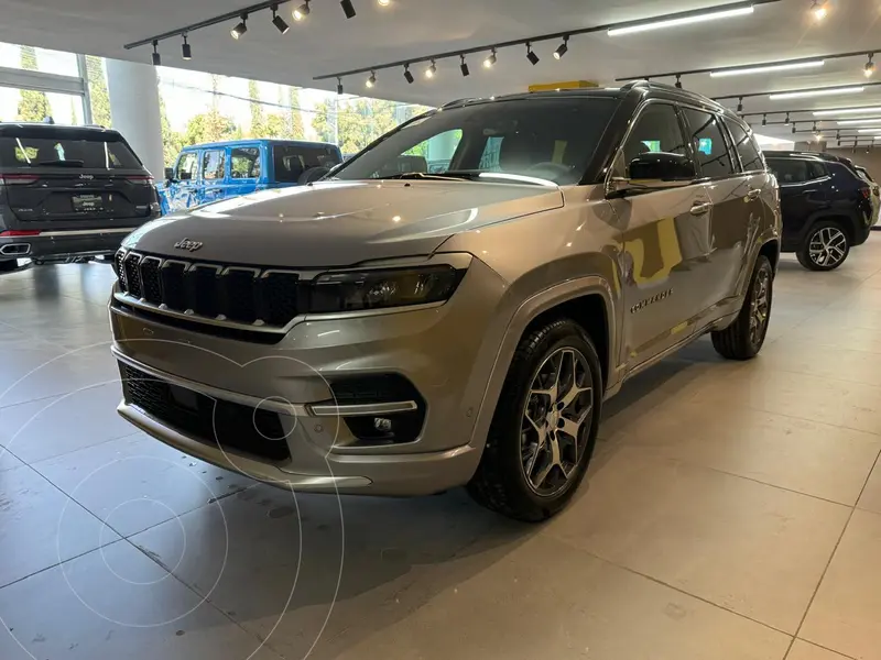 Foto Jeep Commander Overland nuevo color Plata precio $731,900