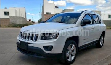 Jeep Compass 4x2 Latitude Aut usado (2015) color Blanco precio $215,000