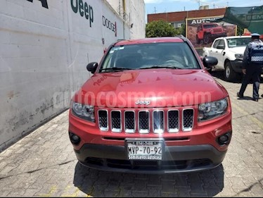 foto Jeep Compass 5p Latitud 4x2 L4/2.4 Aut c/Cam y B/A usado (2015) color Rojo precio $260,000