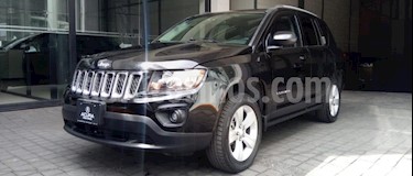 foto Jeep Compass 5p Latitud 4x2 L4/2.4 Aut c/Cam y B/A usado (2016) color Negro precio $249,000