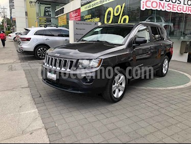 foto Jeep Compass 5p Latitud 4x2 L4/2.4 Aut c/Cam y B/A usado (2015) color Gris precio $219,000
