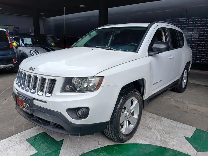 Foto Jeep Compass 4x2 Latitude Aut usado (2016) color Blanco precio $195,000
