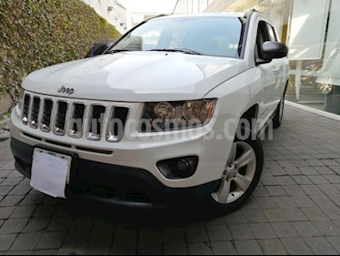 foto Jeep Compass 5P LATITUD 4X2 L4/2.4 AUT C/CAM Y B/A usado (2015) color Blanco precio $220,000