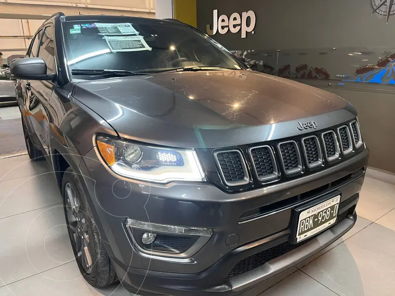 Foto Jeep Compass Limited Premium usado (2021) color plateado precio $389,000