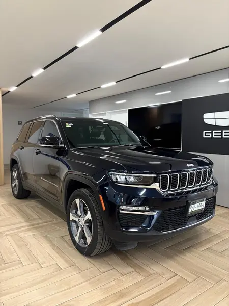 Foto Jeep Grand Cherokee Limited 4x2 usado (2024) color Azul Oscuro precio $1,400,000