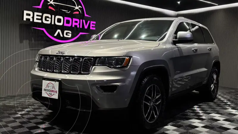 Foto Jeep Grand Cherokee Laredo 3.6L 4x2 usado (2018) color Plata Martillado precio $349,900