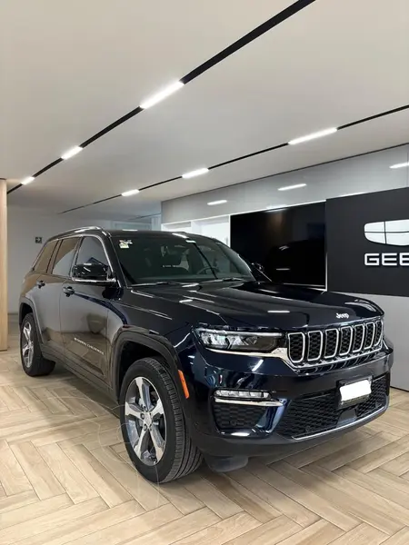 Foto Jeep Grand Cherokee Limited 4x2 usado (2024) color Negro financiado en mensualidades(enganche $442,662 mensualidades desde $18,625)