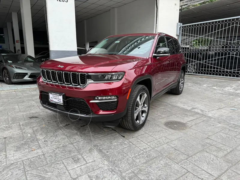 Foto Jeep Grand Cherokee Limited 4x2 usado (2023) color Rojo Granate financiado en mensualidades(enganche $200,000 mensualidades desde $25,766)