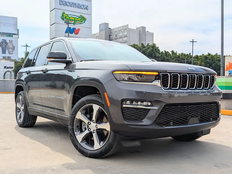 Foto Jeep Grand Cherokee Limited 4x2 usado (2025) color Gris financiado en mensualidades(enganche $564,216 mensualidades desde $24,239)