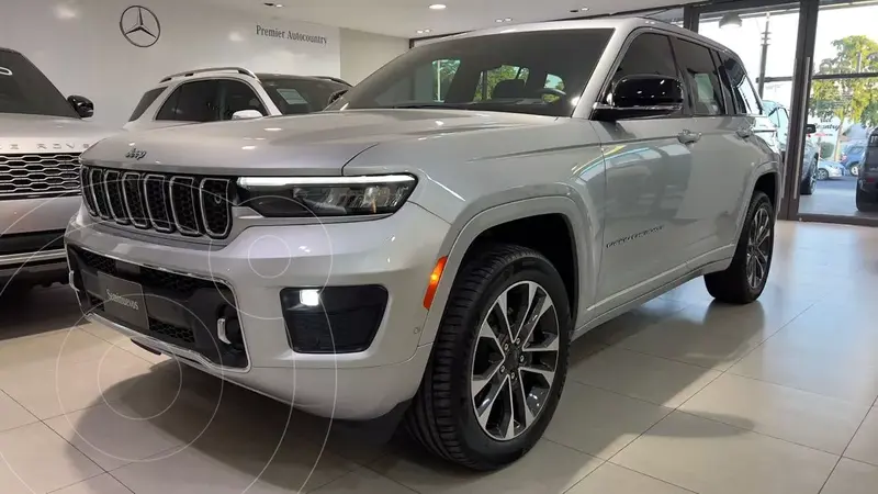 Foto Jeep Grand Cherokee Overland 4x4 usado (2022) color Plata Estelar financiado en mensualidades(enganche $273,401 mensualidades desde $19,310)