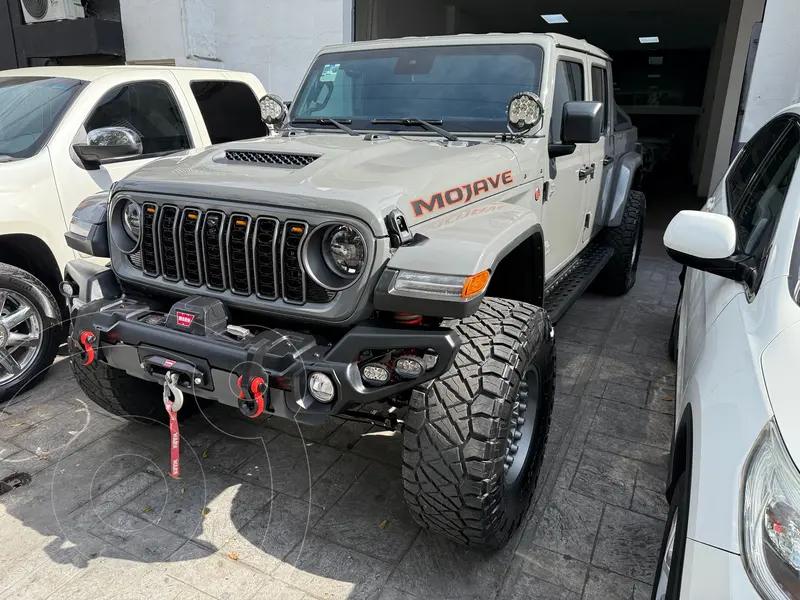 Foto Jeep JT Mojave usado (2023) color Gris financiado en mensualidades(enganche $270,000 mensualidades desde $40,775)