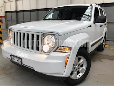 Foto Jeep Liberty 5p Sport V6/3.7 A-4V Piel usado (2013) color Blanco precio $185,000