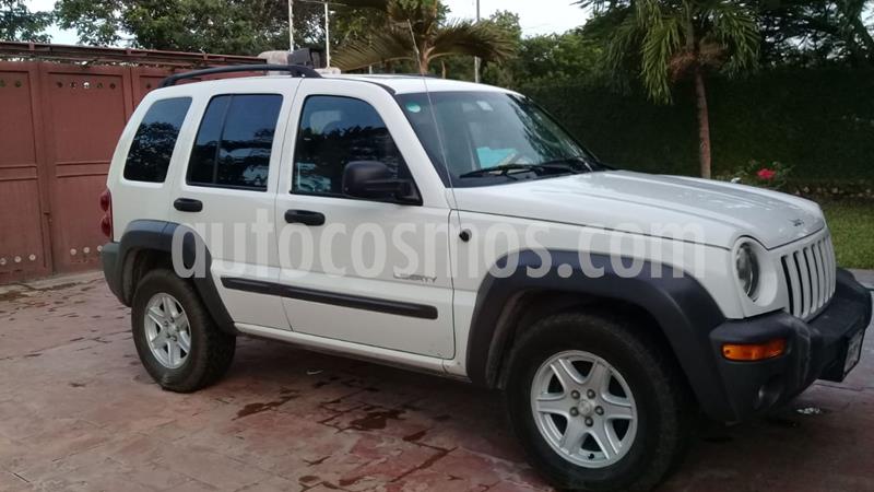 Jeep Liberty Sport 4X2 usado (2004) color Blanco precio $65,000