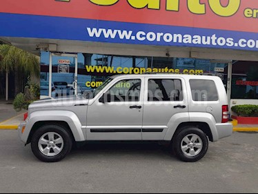 Jeep Liberty Sport 4X2 usado (2012) color Plata precio $189,900