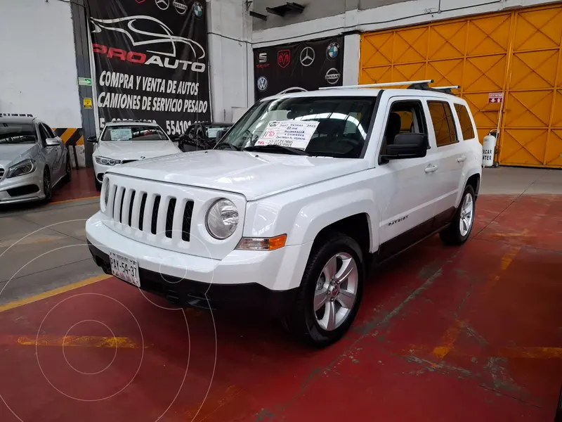 Foto Jeep Patriot 4x2 Latitude Aut usado (2015) color Blanco precio $195,500