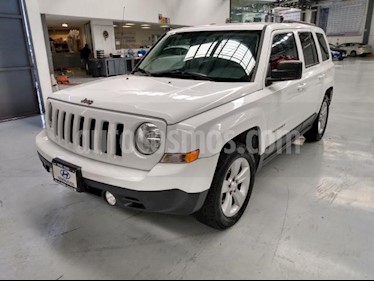Jeep Patriot 5P LATITUDE CVT DVD usado (2015) color Blanco precio $210,000