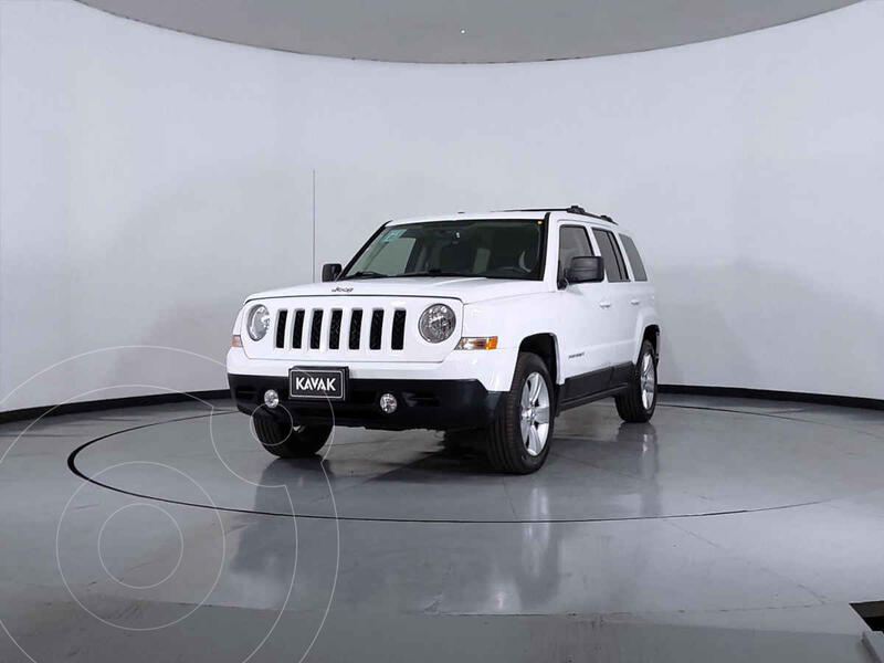 Foto Jeep Patriot 4x2 Latitude Aut usado (2014) color Blanco precio $229,999