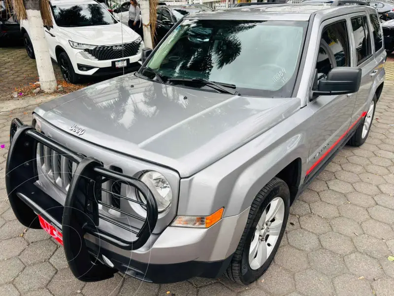 Foto Jeep Patriot 4x2 Latitude Aut usado (2015) color Plata precio $177,000
