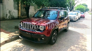 Foto Jeep Renegade Sport Plus usado (2017) color Rojo precio $850.000