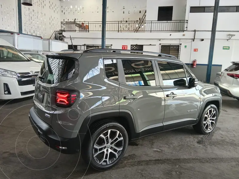 Foto Jeep Renegade Latitude usado (2024) color Gris precio $385,000