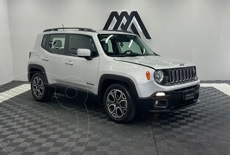 Foto Jeep Renegade 4x2 Latitude Aut usado (2018) color plateado precio $259,999