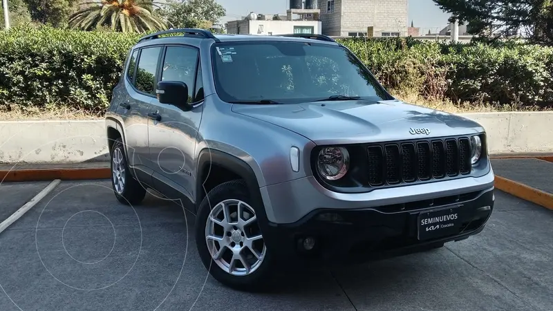 Foto Jeep Renegade Sport usado (2021) color plateado precio $289,800