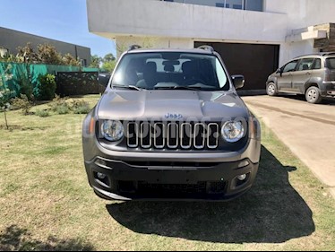 foto Jeep Renegade Sport Aut Plus usado (2019) color Gris Oscuro precio $1.136.000
