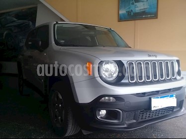 foto Jeep Renegade Sport usado (2016) color Gris Claro precio $828.000