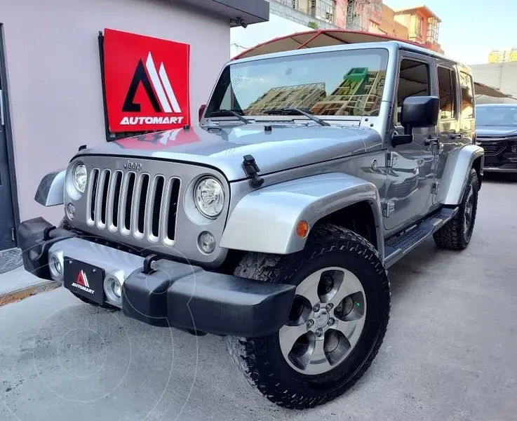 Foto Jeep Wrangler Unlimited Unlimited Sahara 4x4 3.6L Aut usado (2018) color Plata financiado en mensualidades(enganche $119,600 mensualidades desde $15,220)