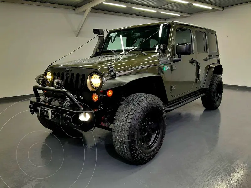 Foto Jeep Wrangler Unlimited Unlimited Sahara 4x4 3.6L Aut usado (2015) color Verde Oscuro precio $498,000