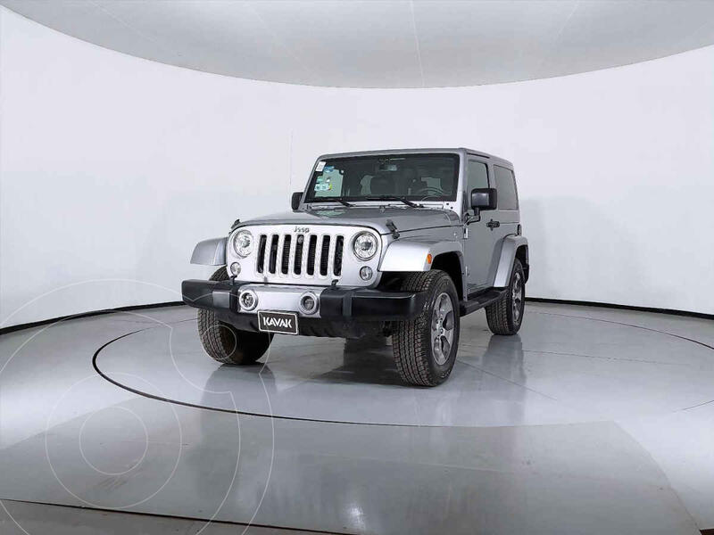 Foto Jeep Wrangler Sahara 4x4 3.6L Aut usado (2018) color Plata precio $720,999