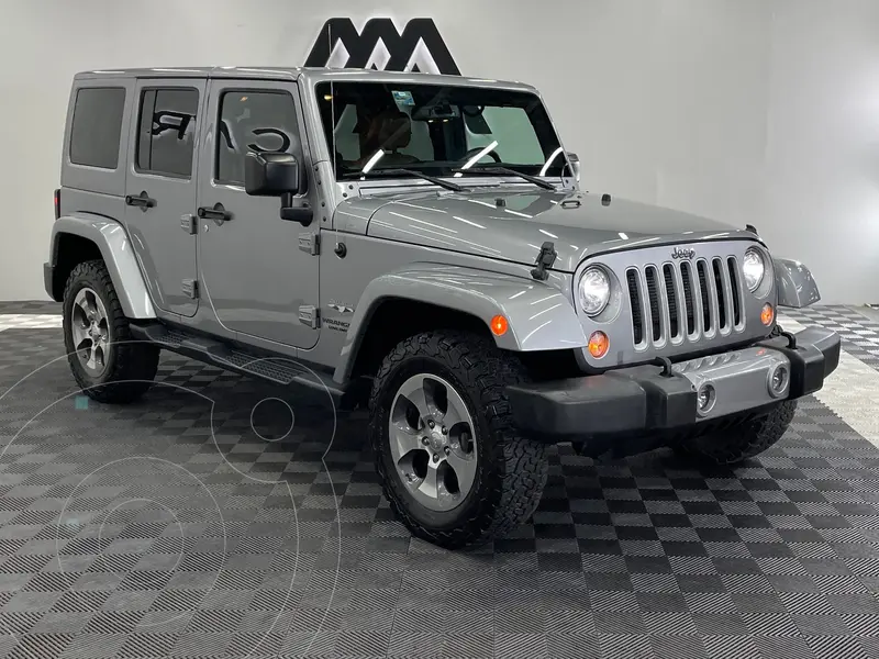 Foto Jeep Wrangler Sahara 4x4 3.6L Aut usado (2017) color plateado precio $546,999