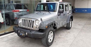 Foto Jeep Wrangler 5p Unlimited Sport V6/3.6 Aut usado (2018) color Plata precio $469,800