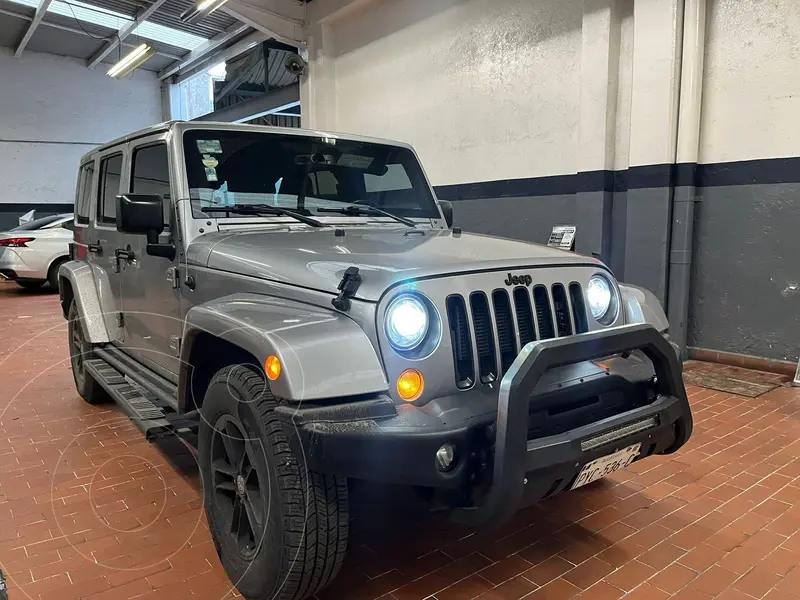 Foto Jeep Wrangler Sahara 4x4 3.6L Aut usado (2017) color plateado precio $545,000