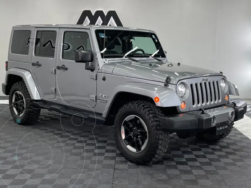 Foto Jeep Wrangler JK Sahara 4x4 3.6L Aut usado (2018) color plateado precio $572,999