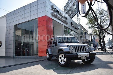 Foto venta Auto Seminuevo Jeep Wrangler Unlimited JK Sahara 4x4 3.6L Aut (2015) color Gris precio $530,000