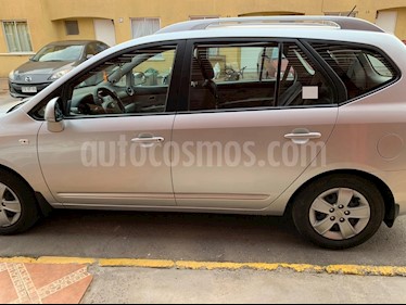 foto Kia Carens 2.0L LX usado (2011) color Gris precio $6.500.000