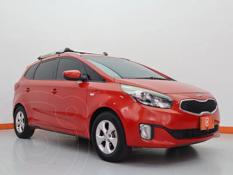 Foto KIA Carens 2.0L usado (2015) color Rojo precio $49.990.000
