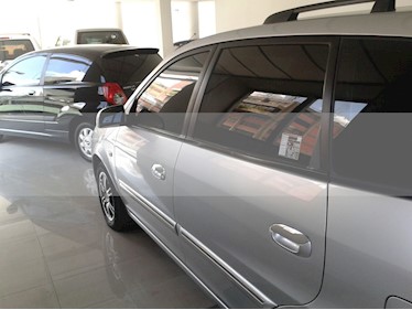 Foto venta carro usado Kia Carens LS Auto. (2004) color Gris precio u$s3.500