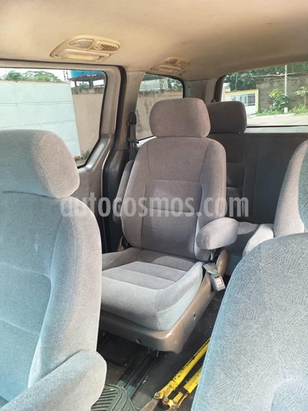 foto Kia Carnival GS Auto. usado (2002) color Gris precio BoF20.012.000