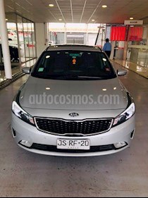 foto Kia Cerato 5 1.6L EX 6MT S. Pack Full usado (2017) color Gris Metálico precio $10.200.000