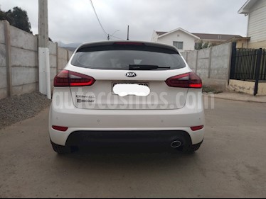 Kia Cerato 5 1.6L SX 6MT usado (2015) color Blanco precio $7.300.000