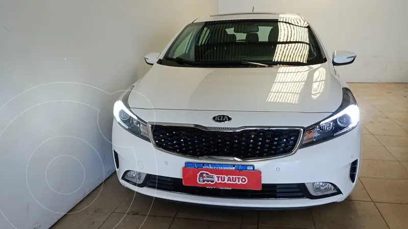 Foto KIA Cerato 5P SX 2.0 Aut usado (2018) color Blanco Perla precio $21.500.000