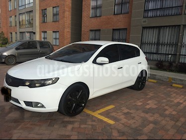 foto KIA Cerato Forte 1.6L Aut usado (2013) color Blanco precio $31.900.000